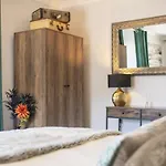 בית נופש Brook House *